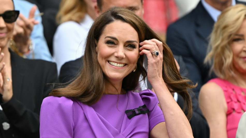 Prinzessin Kate überreicht Pokal bei Wimbledom-Finale