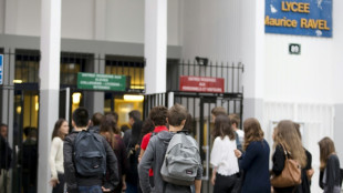 Voile à l'école: plainte et vague d'indignation après le départ d'un proviseur menacé de mort