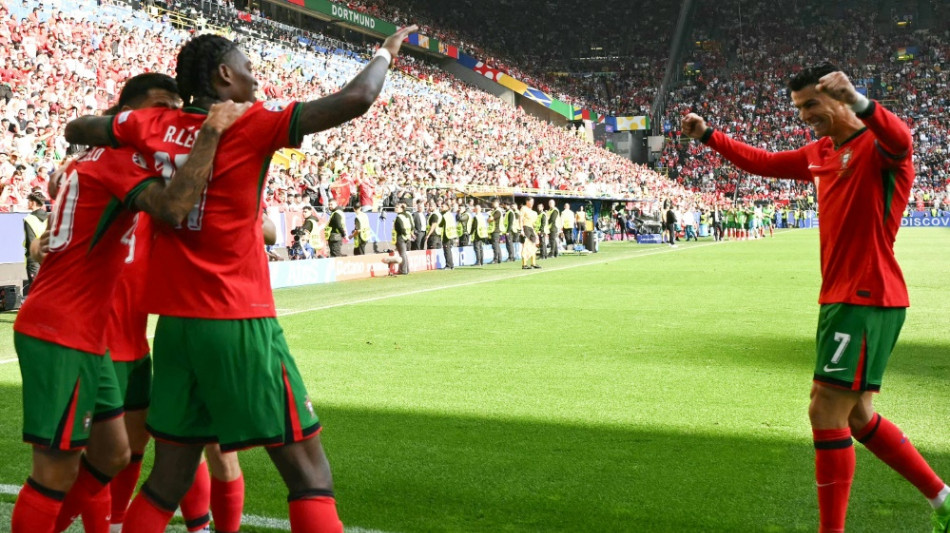 Mit Slapstick-Eigentor: Ronaldo und Portugal im Achtelfinale