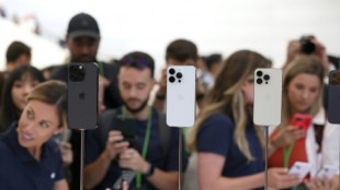 Apple dice que producción de iPhone en China se redujo por restricciones de covid