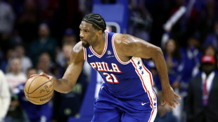 Sixers y Warriors firman triunfos claves de cara a los playoffs de la NBA