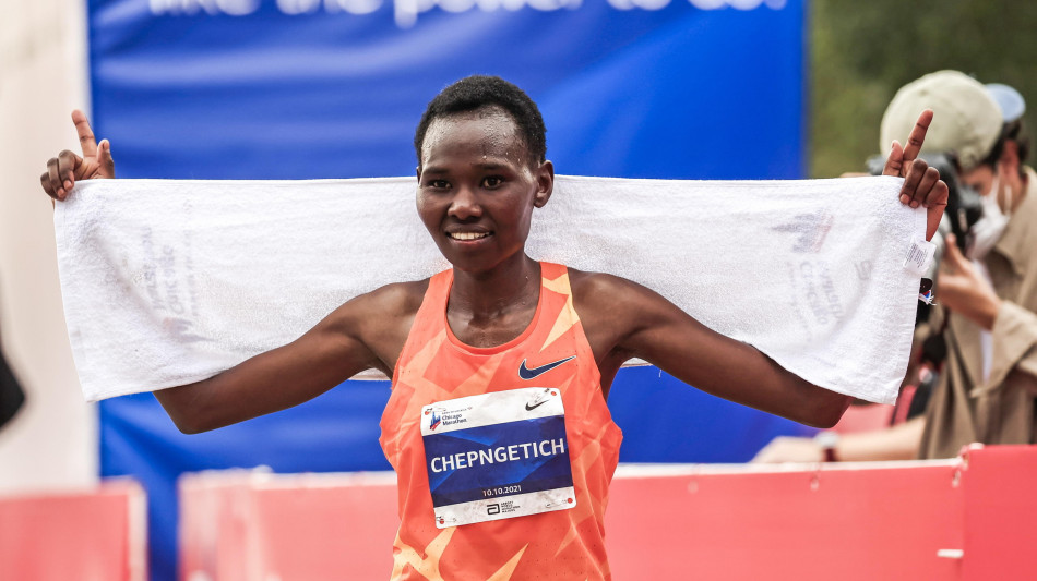 Maratona: keniana Chepngetich abbassa record del mondo di 2'