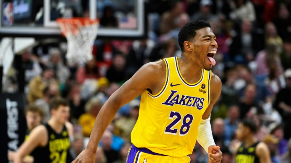 Lakers ganan en Utah sin LeBron James y Celtics machacan a Nets