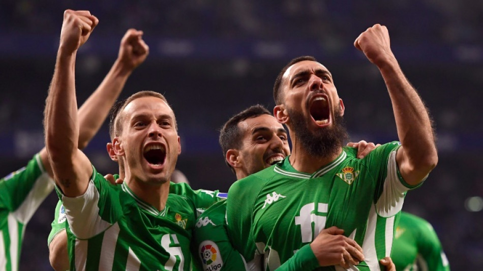 Betis golea 4-1 en visita al Espanyol y se afianza en el podio