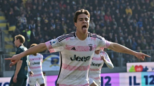 Juventus vence Frosinone e se aproxima da líder Inter