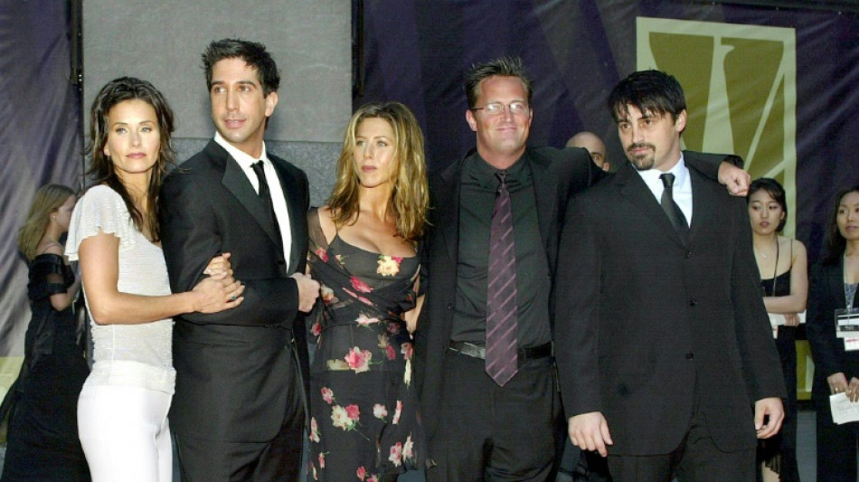 Atores de 'Friends' Matt LeBlanc e Courteney Cox prestam homenagem a Matthew Perry