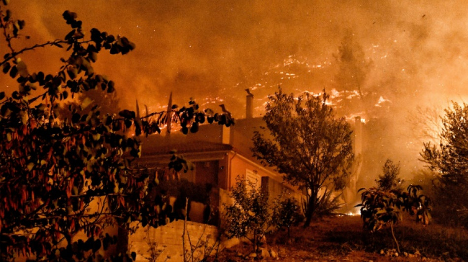 Grèce: deux morts dans un incendie de forêt près de Corinthe