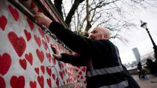 A Londres, un mur du souvenir pour les victimes du Covid s'illumine pour Noël