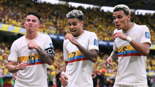 Stylish Colombia put four past hapless Chile