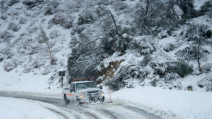 Heavy snow hits southern California