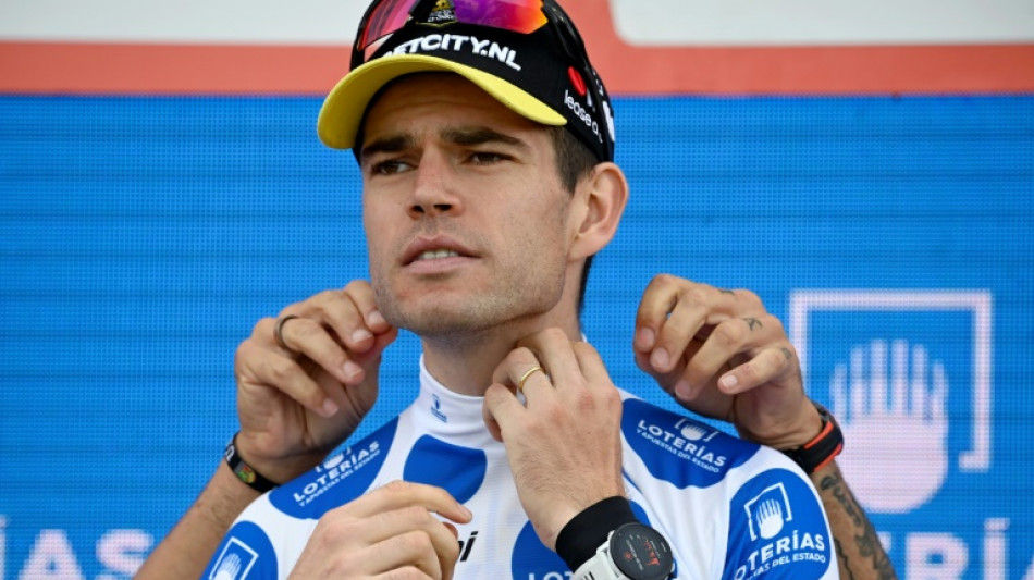 Wout Van Aert injured knee in Vuelta crash. team say