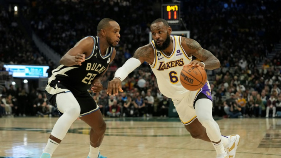 LeBron y Davis guían a Lakers a vencer a los Bucks y el Heat doblega a los Celtics