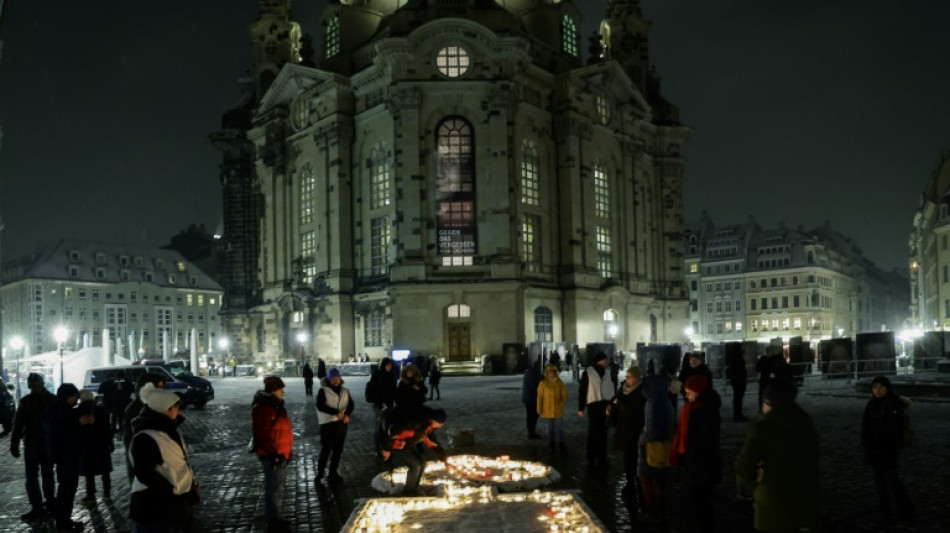 Menschenkette und Kerzen: Dresden gedenkt Zerstörung der Stadt vor 80 Jahren