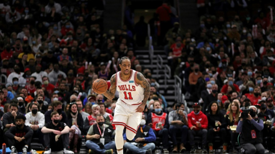 DeRozan turns on jets late as Bulls dump Spurs, Wizards hand Pistons eighth straight loss