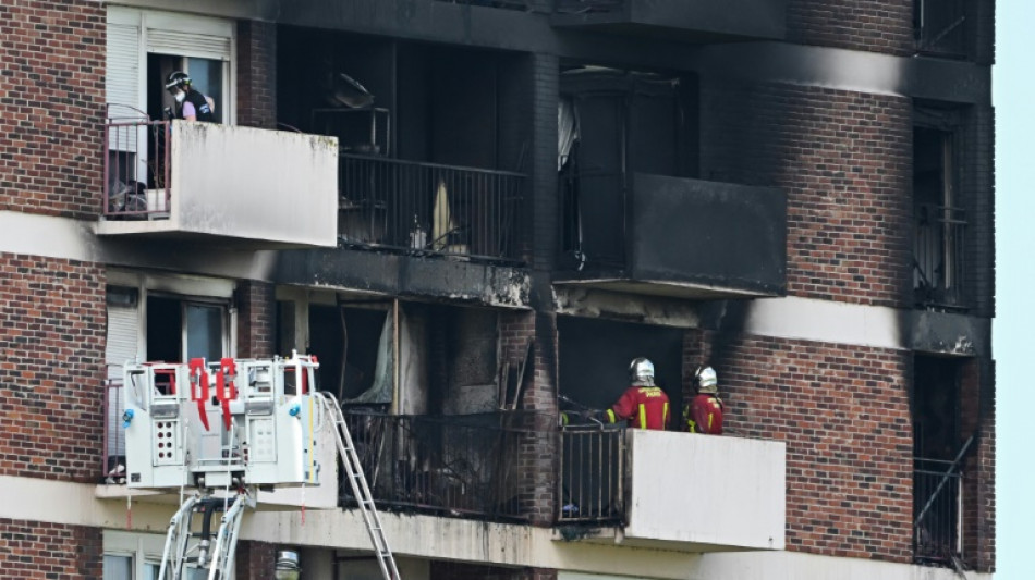 Près de Paris, trois morts et plusieurs blessés dans l'incendie d'un immeuble