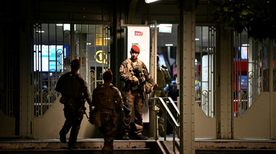 Militaire Sentinelle blessé au couteau à Paris: le suspect interné en psychiatrie