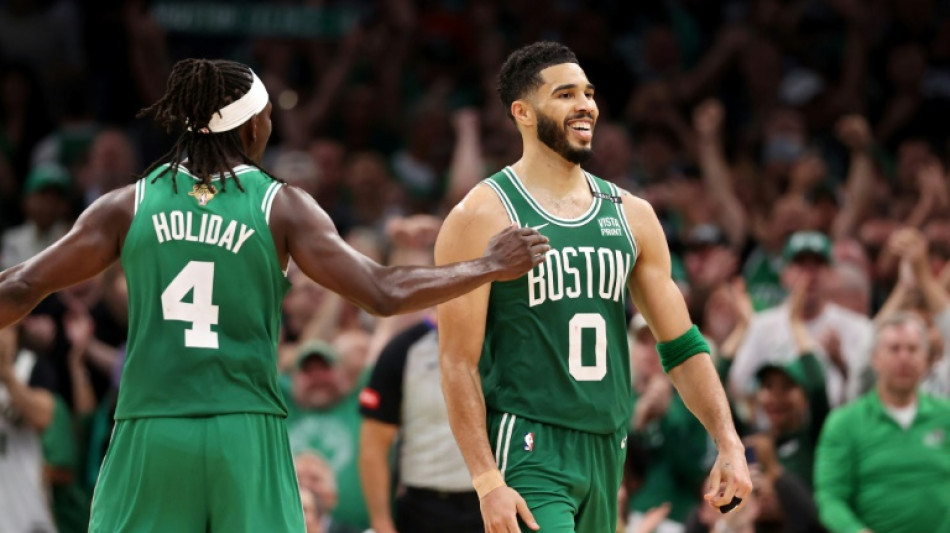 Celtics vencem Dallas (106-88) no Jogo 5 e conquistam seu 18º título da NBA