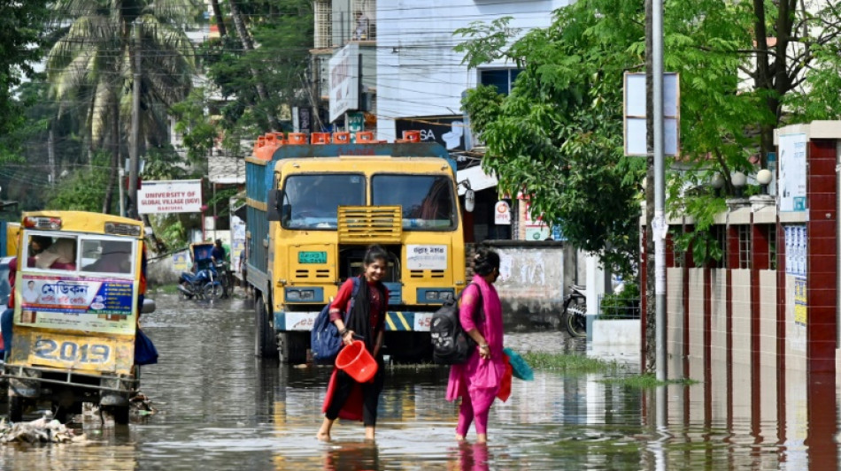 Bangladesh: au moins 24 morts et huit disparus au passage du cyclone Sitrang  