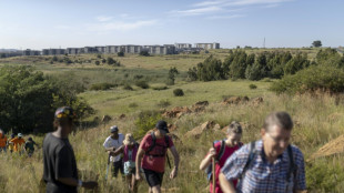 Entre minas de oro y basura, guía sudafricano ofrece un tour por la barriada de Soweto