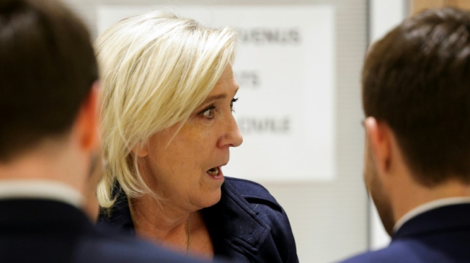 Procès du RN: prison ferme aménageable et inéligibilité requises contre Marine Le Pen