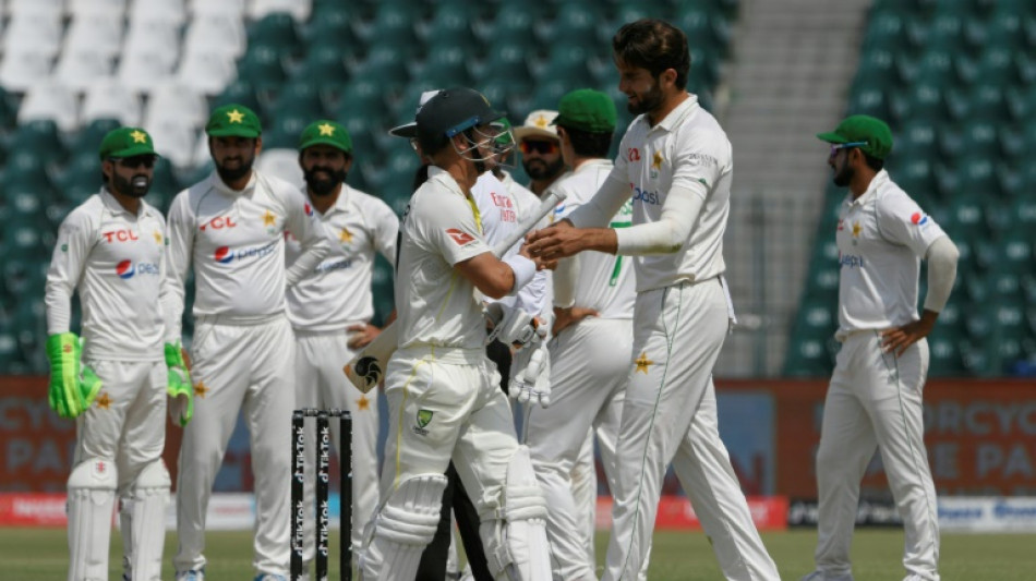 Pakistan dismiss fiery Warner after pitch row, Australia lead by 220