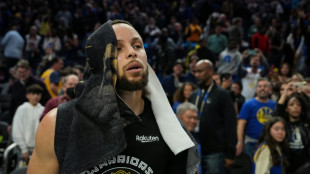 Curry se desborda con 39 puntos para liderar el rally de los Warriors sobre los Pelicans en la NBA