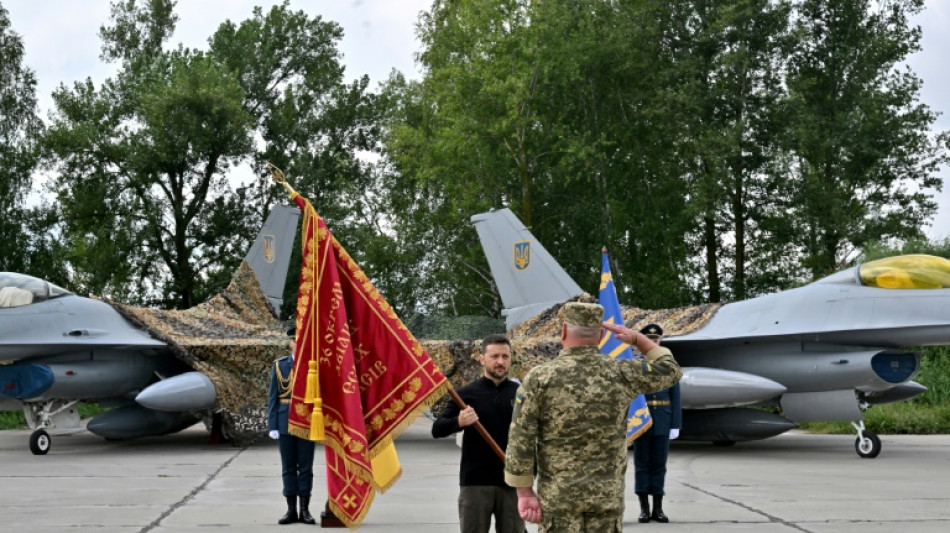 Selenskyj präsentiert erste F-16-Jets in der Ukraine - Russland rückt im Osten vor