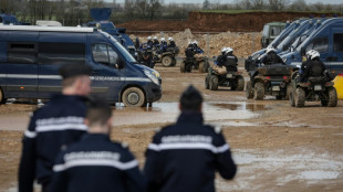 Deux-Sèvres: les manifestants "antibassines" arrivent, plus de 3.000 gendarmes et policiers mobilisés