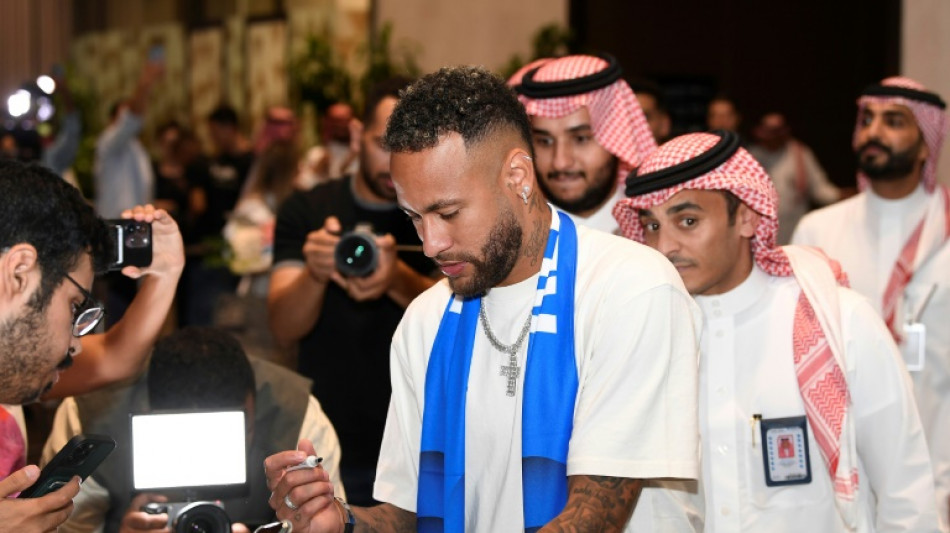 Neymar chega à Arábia Saudita para se apresentar ao Al-Hilal