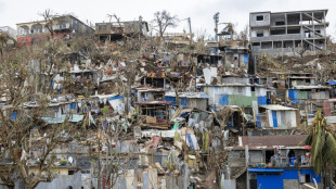 Mayotte: dix jours après le cyclone, journée de "deuil national" en France