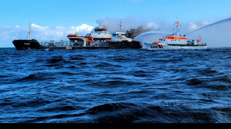 Brand auf Öltanker vor Warnemünde: Großeinsatz auf Ostsee 