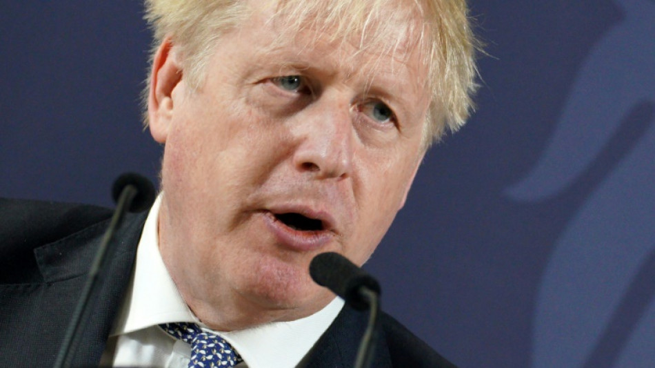 Après la fronde, Boris Johnson tente de se relancer en se présentant "du côté des Britanniques"