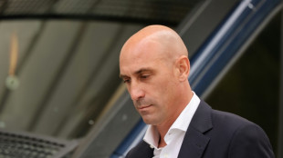 Juiz proíbe Rubiales de se aproximar de Hermoso; crise no futebol espanhol se agrava