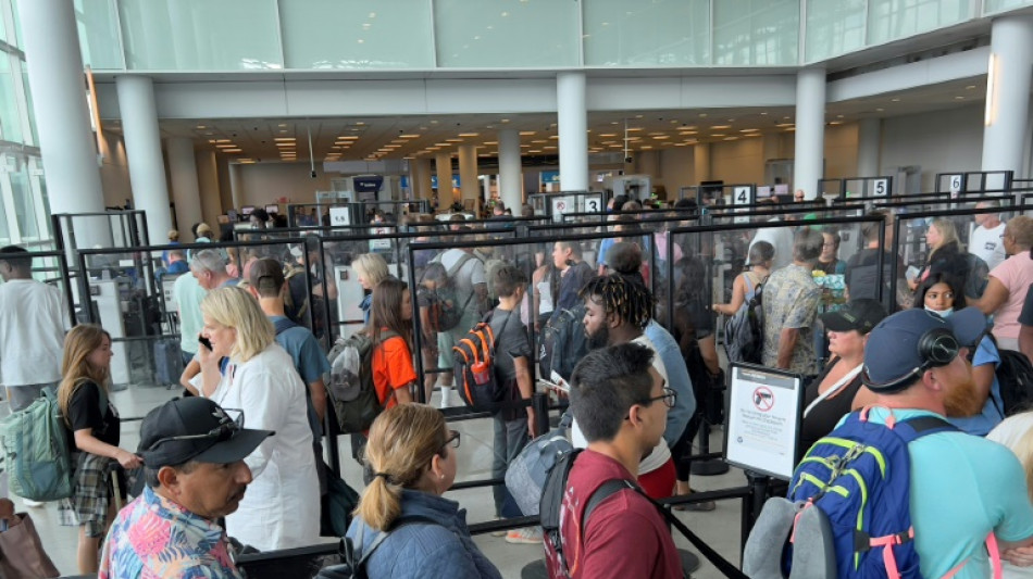 Aerolíneas de EEUU obtienen beneficios, pero luchan para aumentar su capacidad