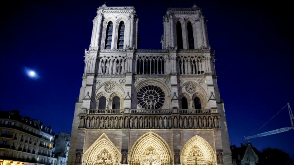 "Magique": Notre-Dame accueille ses premières messes de Noël depuis l'incendie 