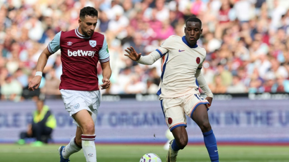 Jackson double fires Chelsea to victory at woeful West Ham