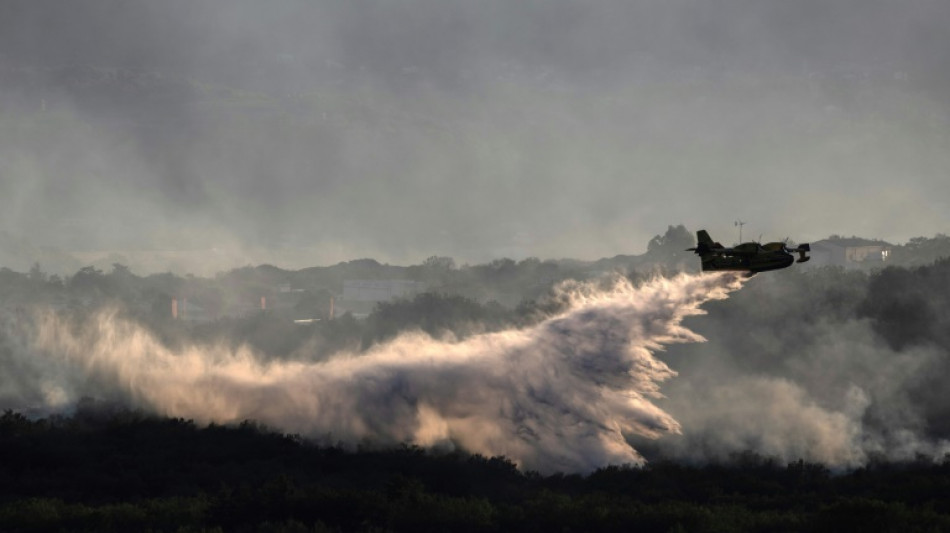 Waldbrand im Südosten Frankreichs verwüstet fast 1200 Hektar Fläche