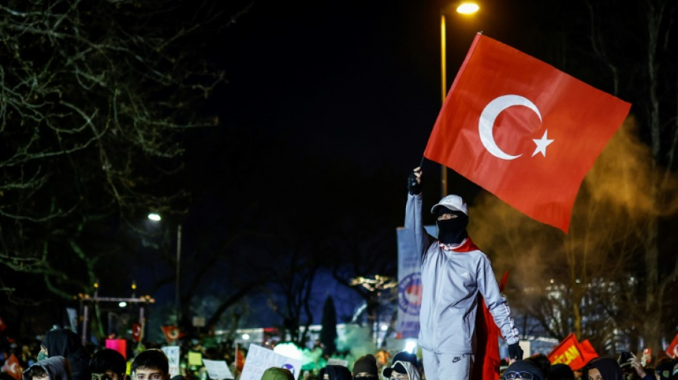 Turquie : le maire d'Istanbul incarcéré, contestation dans les rues et dans les urnes