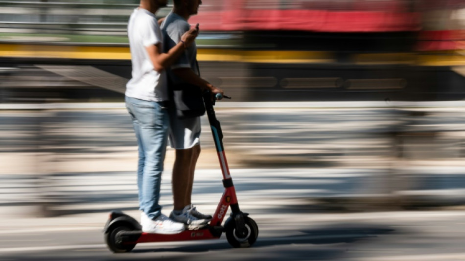 A Paris, coup de frein sur les trottinettes en libre-service