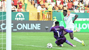 Guiné segura empate contra Camarões na estreia na Copa Africana; Senegal vence Gâmbia