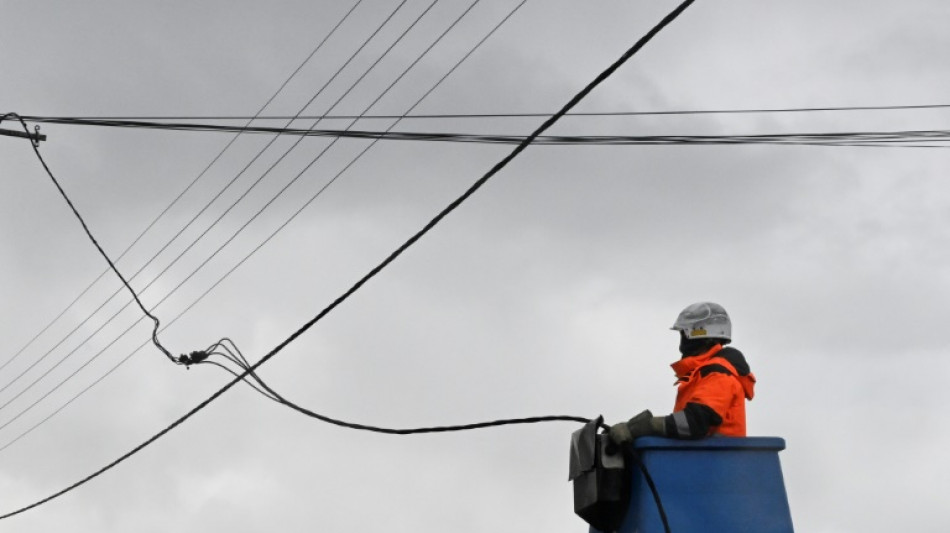 Tempête Ciaran: 62.000 foyers restent privés d'électricité mardi matin