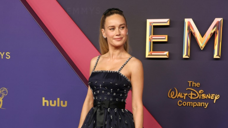 Los mejores "looks" de la resplandeciente alfombra roja de los Emmy