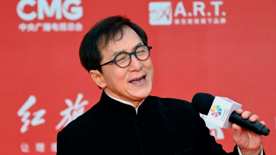 Jackie Chan, star des films d'arts martiaux et porteur de la flamme paralympique à Paris