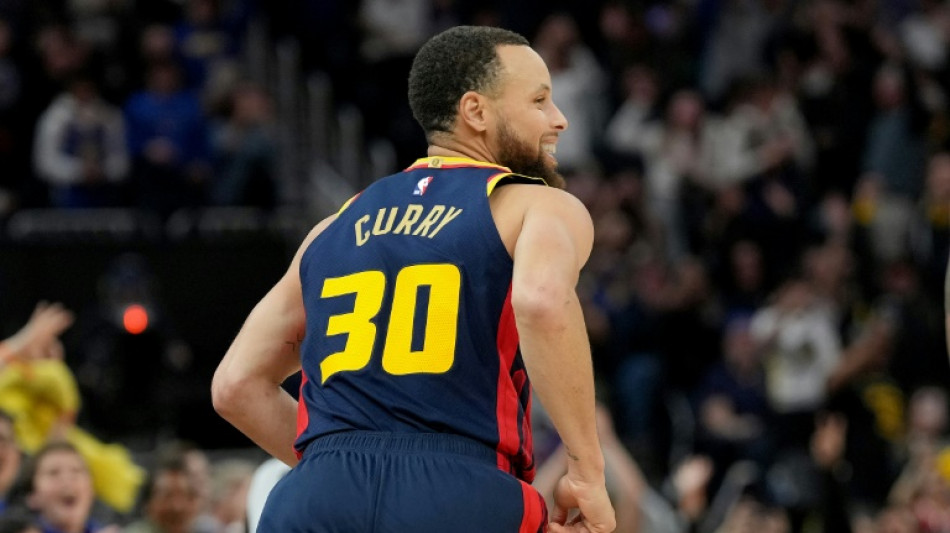 NBA: Doncic marque 45 points en vain, Curry atteint le total de 4.000 tirs à 3 points