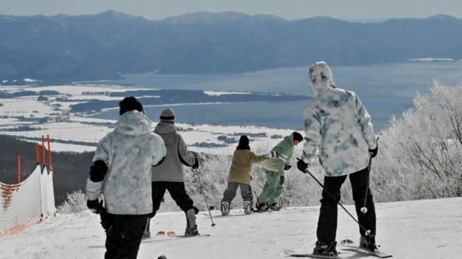 A Fukushima, les charmes de la neige contre les stigmates du nucléaire