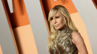 Donatella Versace deja la dirección artística de la icónica casa de moda italiana