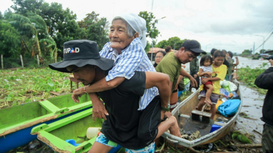 Trami frappe les Philippines, le bilan des morts s'alourdit à 20 morts