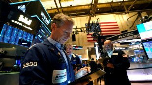 Wall Street ouvre en hausse, tirée par les résultats d'entreprises et des annonces de Trump