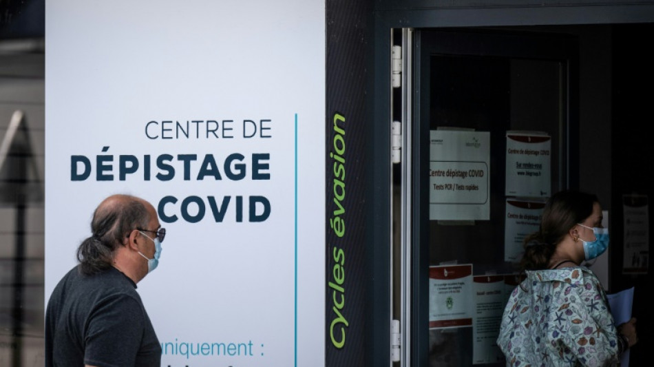 Covid-19: fin de la décrue, vers une possible huitième vague