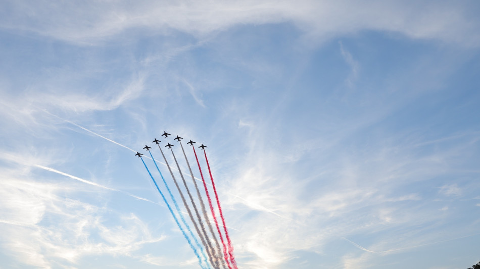 Parigi: partita la cerimonia, clou la sfilata delle delegazioni